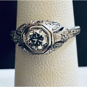 Vintage 18K White Gold Art Deco Diamond Ring size 6 ornate milgrain